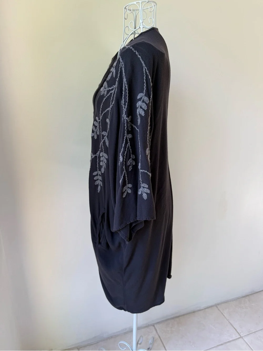 XCVI Embroidered Rayon Cocoon Cardigan Kimono Gray Open Front Medium